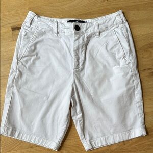 Hollister White Flat Front summer Shorts Classic Design Mens Size 28 waist